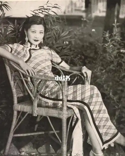 【珍贵老照片】民国时期,老上海名媛照,她们每天穿旗袍逛街买菜,还穿