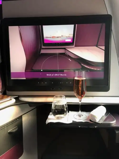 卡塔尔航空 qr07 a350-900 商务舱 qsuite doh-lhr