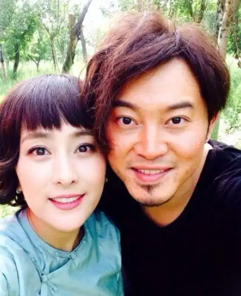 沙溢晒与马苏贴脸合照