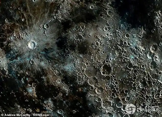 史上最清晰月球表面!加州天文摄影师通过堆栈数万张月相图合成