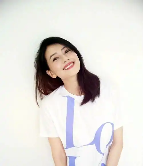 高圆圆情途沧桑40岁艰难产女高龄妈妈磨难多