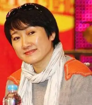 王刚儿子和外孙女同龄 三段婚姻堪称"传奇"女儿鼓励其追求幸福