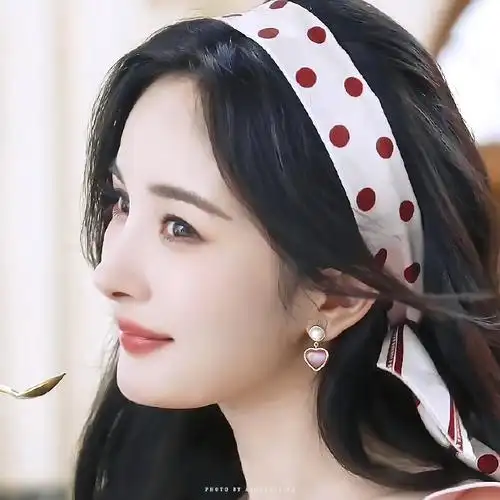 好适合做夏天的头像啊啊啊好甜好爱这一套!#杨幂大波浪梦回夏晚晴