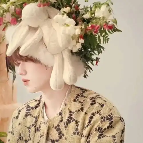 芜湖芜湖,宋亚轩非我不可手势舞来啦 兔子繁花帽乖巧又可爱……|繁花