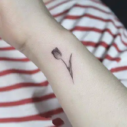 简约可爱的手腕刺青好看的手腕纹身