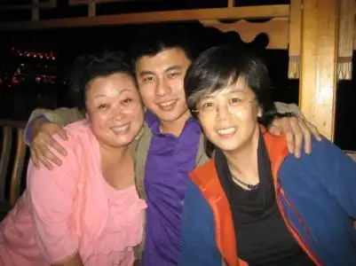 她与初恋谈了15年,但后来张海燕对工作太投入,这段感情越走越远.