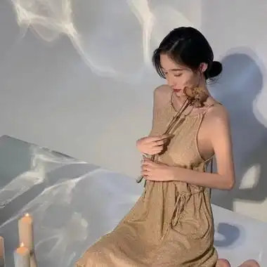 高清简单成熟低调的头像女生图片