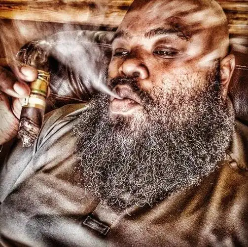 nba第一社会人非他莫属别人秀金链子他秀枪哒哒冒火的那种