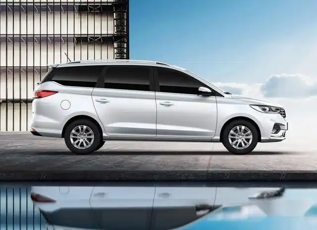 568万起售的宝骏六座mpv独立座椅后排放倒就是床