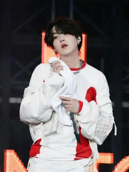 闵玧其帅气猫猫