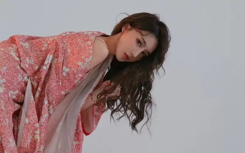 高冷美女御姐诱人写真,高清图片,电脑桌面-壁纸族