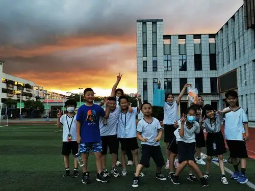 乘风破浪 英雄归来 ——致深圳市枫叶学校302班同学们