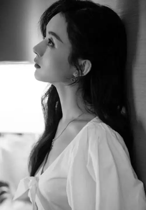 赵丽颖当妈后爱上了秀身材 小蛮腰若隐若现美翻