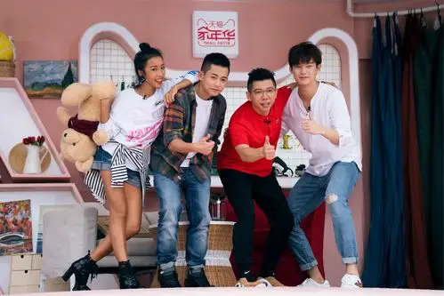 改装综艺真人秀 吉克隽逸首次"抱娃"出镜