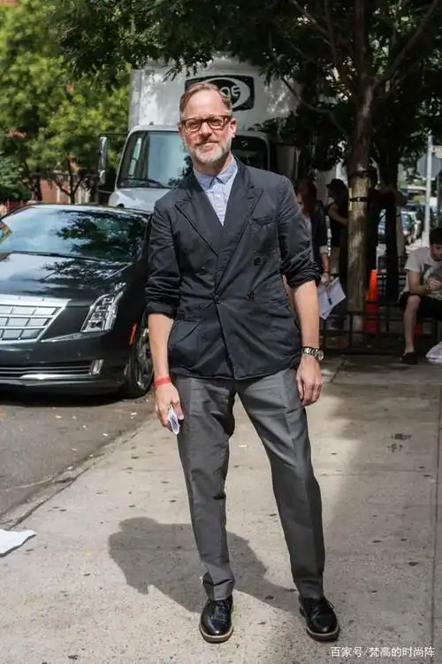 学学这位时尚大叔,年过50穿衣有品位