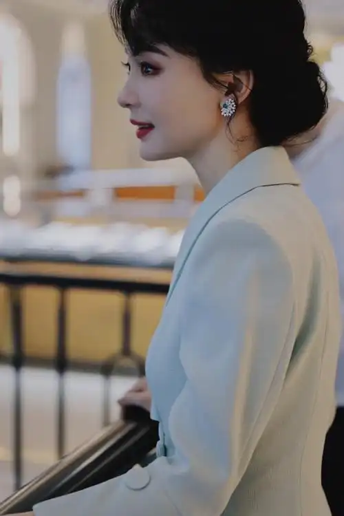 陈数老凤祥品牌全球代言人