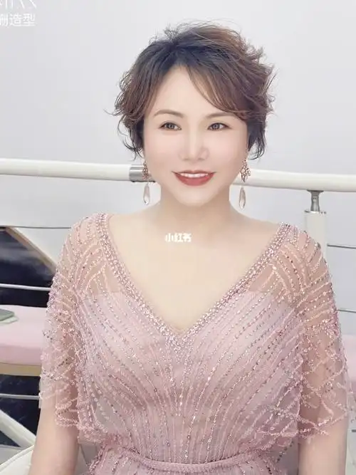 造型  #妈妈跟妆  #婚礼妈妈装  #妆容分享  #短发  #婚礼妈妈婆婆妆