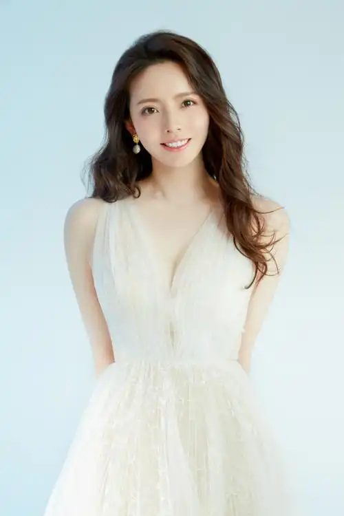 id="go072xnltb">常鹤凡(常媛),1989年7月23日出生于山西省太原市