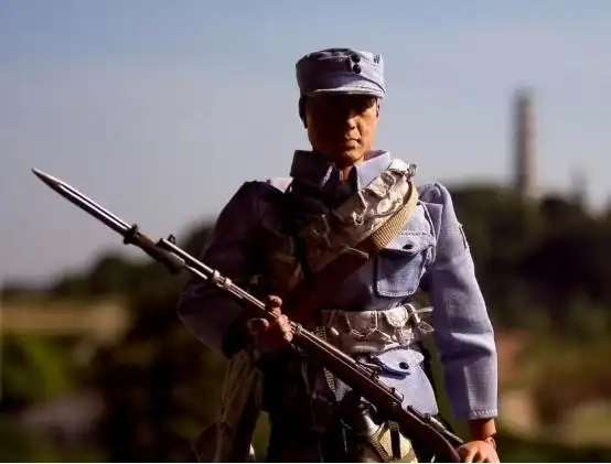 艰苦卓绝的抗战时期,八路军战士每人配发仅仅五发子弹,两颗手雷