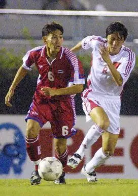 图文-中国队大胜泰国 李铁积极追抢