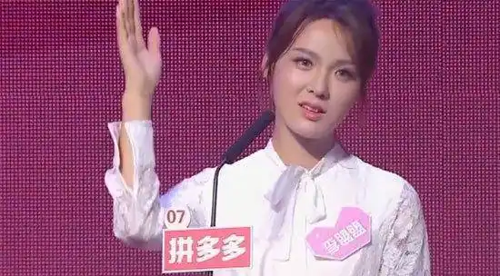 非诚勿扰李盟盟独特气质吸引网友关注,28岁女董事让众人望而却步_工作