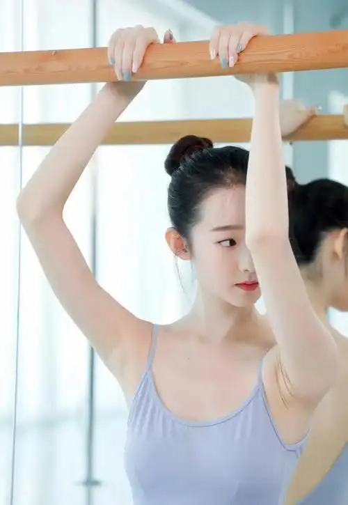 张艺凡舞蹈生日常