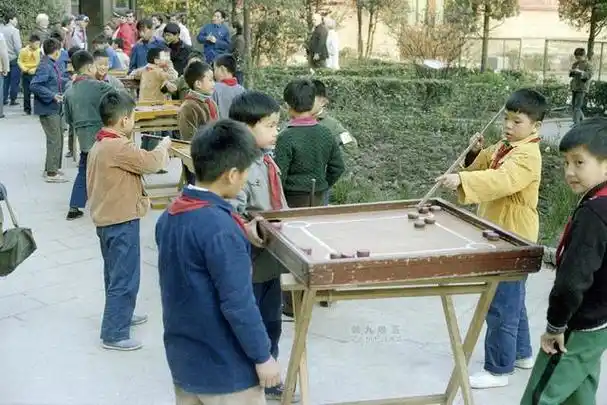 我和老李搭伙,他把工资卡交给我保管,半年后:我不伺候