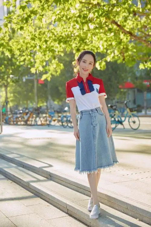 魏新雨秋日写真曝光笑容清纯气质温婉动人再看大长腿惹人羡慕