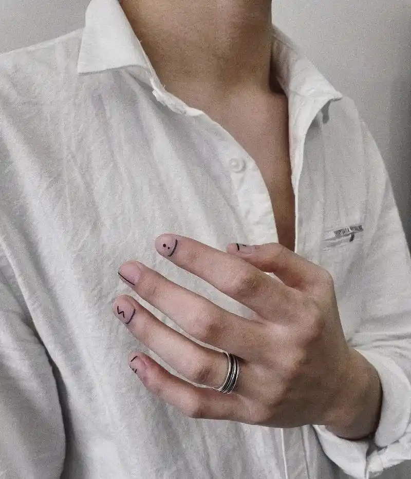 特别适合男生的第一次美甲 !巨好看!短指甲极简男款美甲分享