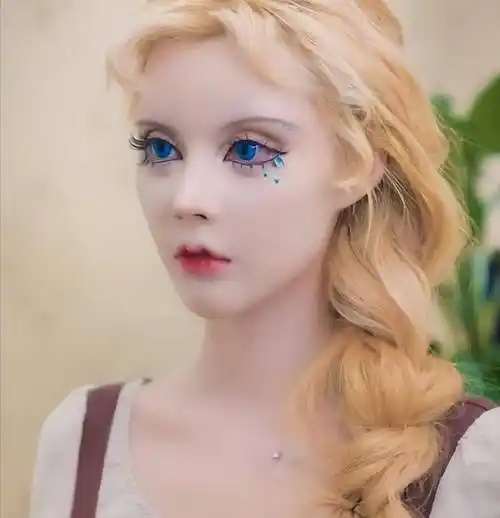 "真人芭比"迪丽拉:动108刀整容,吃饭不敢张嘴,卸妆惊呆众人_模样_女孩