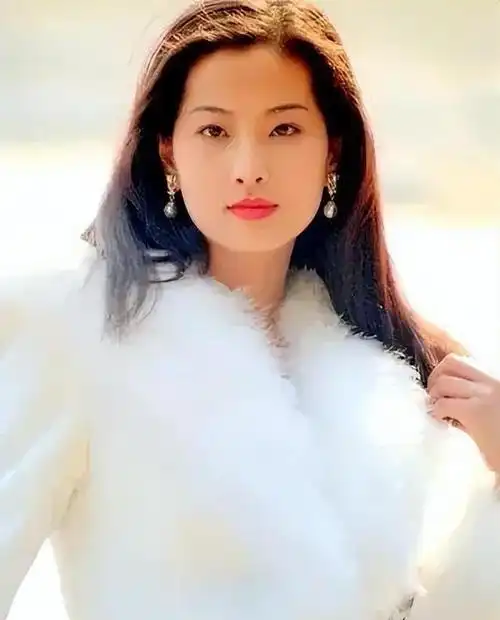 他在拍摄电影的过程中邂逅了自己的妻子刘茜.