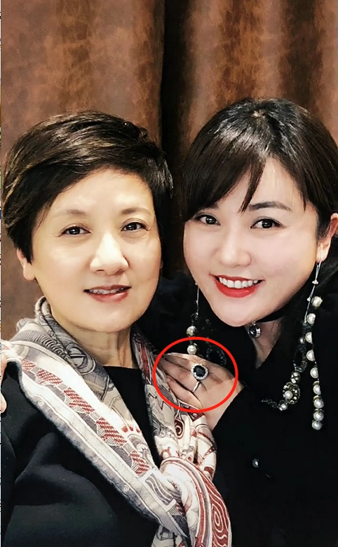 "小桃红"刘淼晒娃,十岁女儿腿长逆天颜值高,神秘老公从未露面