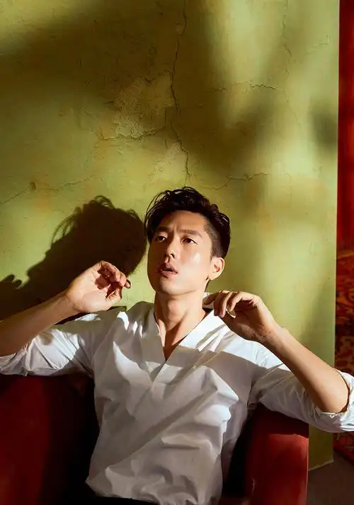 凌潇肃儒雅绅士范时尚大片