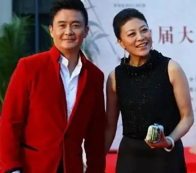 她生下女儿不久遭丈夫抛弃,患上胃癌,如今女儿被张嘉译带火|岳红