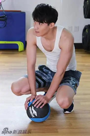 组图:李子峰健身房湿身 大秀肌肉好身材_高清图集_新浪网