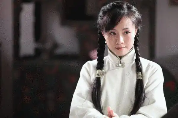 邓丽欣饰沈欣萍