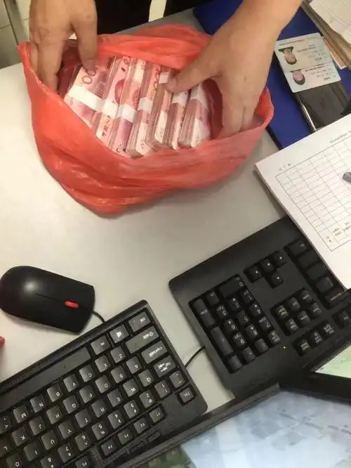 遗失现金8万元整轨交民警迅速找回