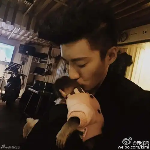 乔任梁遗照胳膊没了