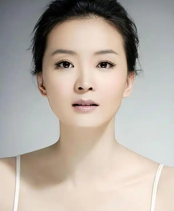 为儿子退出娱乐圈,嫁入豪门却饱受蹉跎的王艳,如今终于苦尽甘来