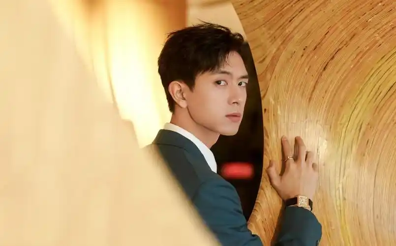 帅气"蓝朋友"李现蓝色西装写真,高清图片-壁纸族