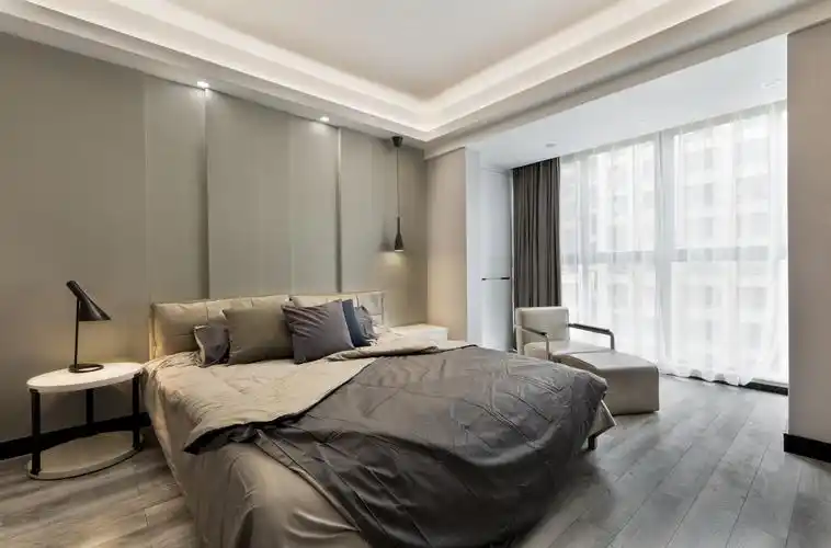 主卧背景墙与床品设计相呼应,给空间带来了更为整体的感觉,舒适而大方