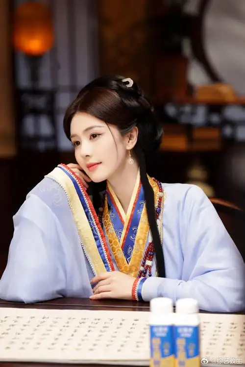 白鹿国风蓝袍##白鹿古装写字