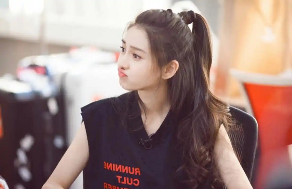 赵丽颖萌,热巴美,网友:那谁你嘟过头了!|嘟嘴|粉丝|热巴_新浪新闻