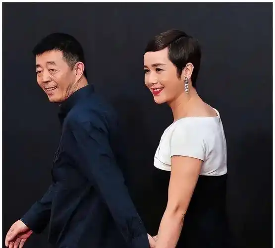 2003年,蒋雯丽抱着一岁的儿子冲到片场,当众打了张静初一耳光_顾长卫