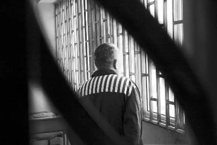 贪官在狱中给自己算了七笔账 觉得笔笔划不来