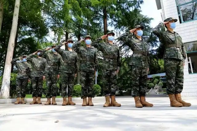 武警迷彩服图片(2022新版武警军装) | 宇宙号