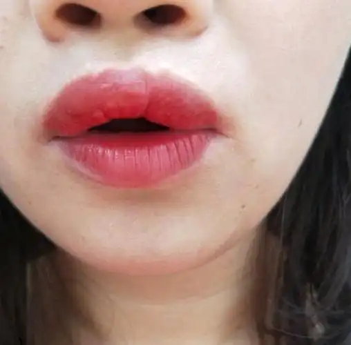 没有明显的唇形好看的嘴巴都带有明显的唇形,可爱的唇珠,但是不好看的