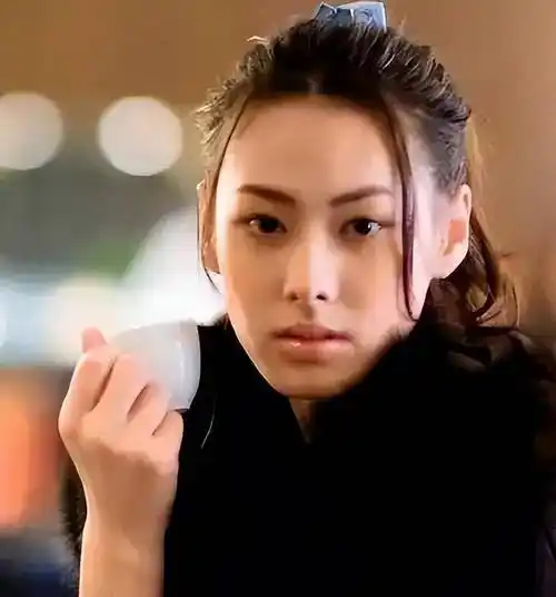 生三个儿子,依然不能嫁入豪门,网友:梁洛施生活真有这么失败吗_李泽楷