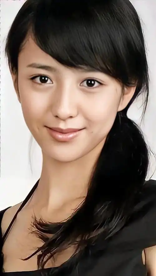 佟丽娅旧照,新疆美女,真的是从小美到大