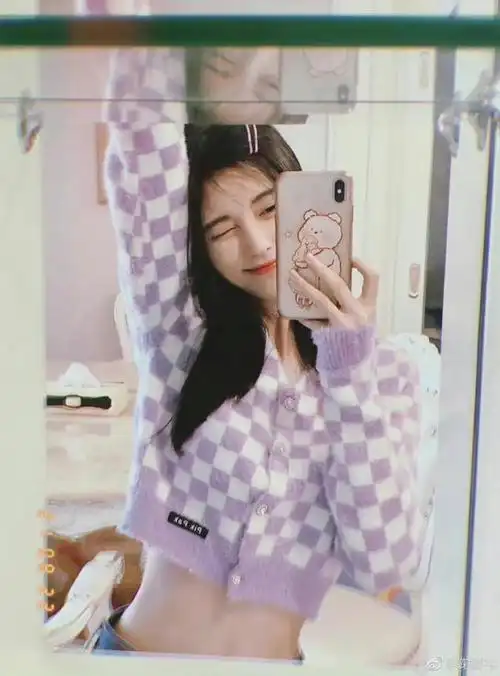 救命鞠婧祎也太会对镜自拍了吧_网易订阅